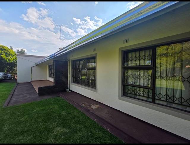3 BEDROOM HOUSE FOR SALE IN GREENHILLS